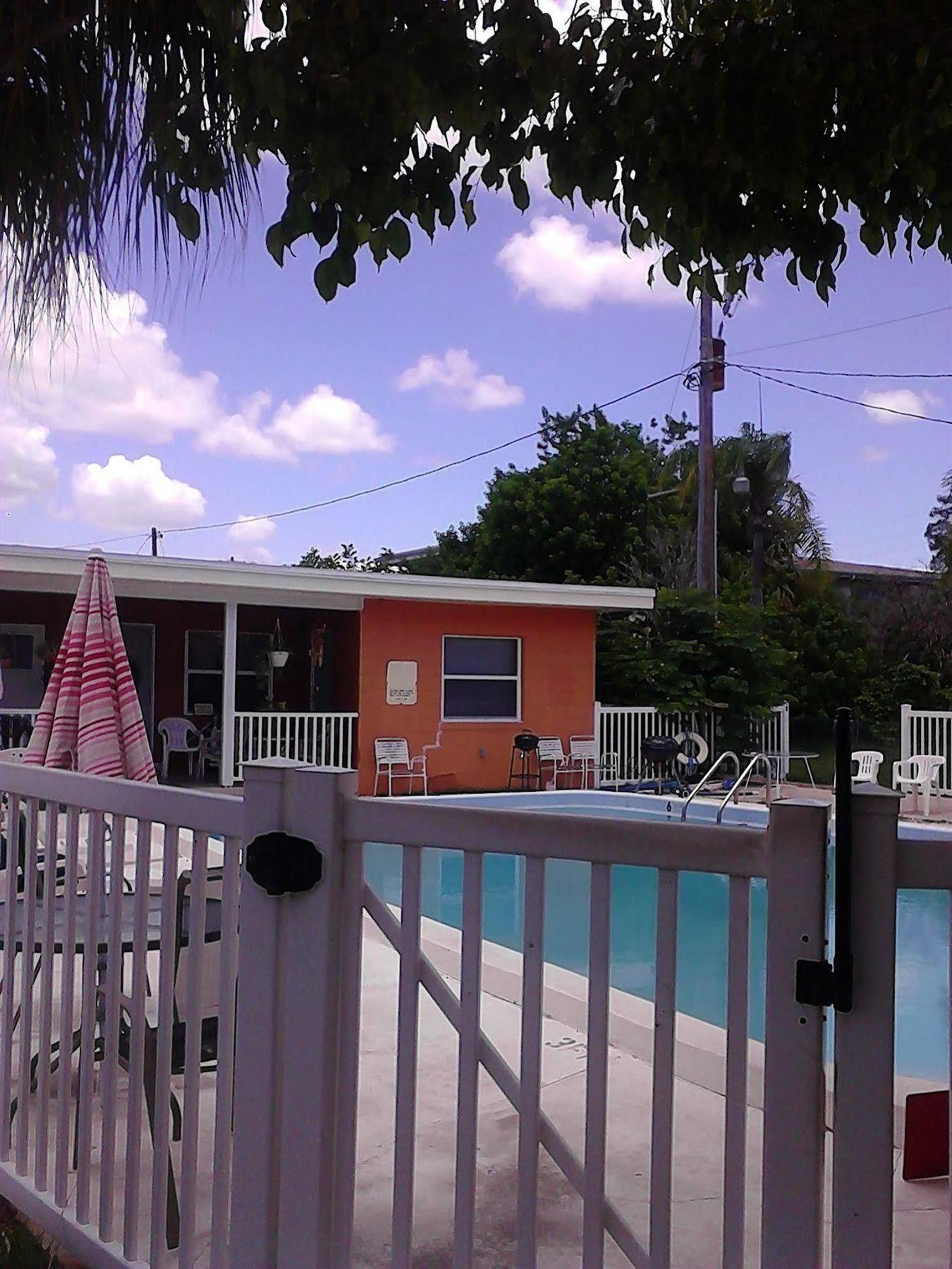 Swashbuckler Motel Treasure Island Exterior photo